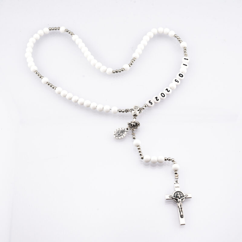 Różaniec z okazji Pierwszej Komunii Świętej wykonany z naturalnych kamieni