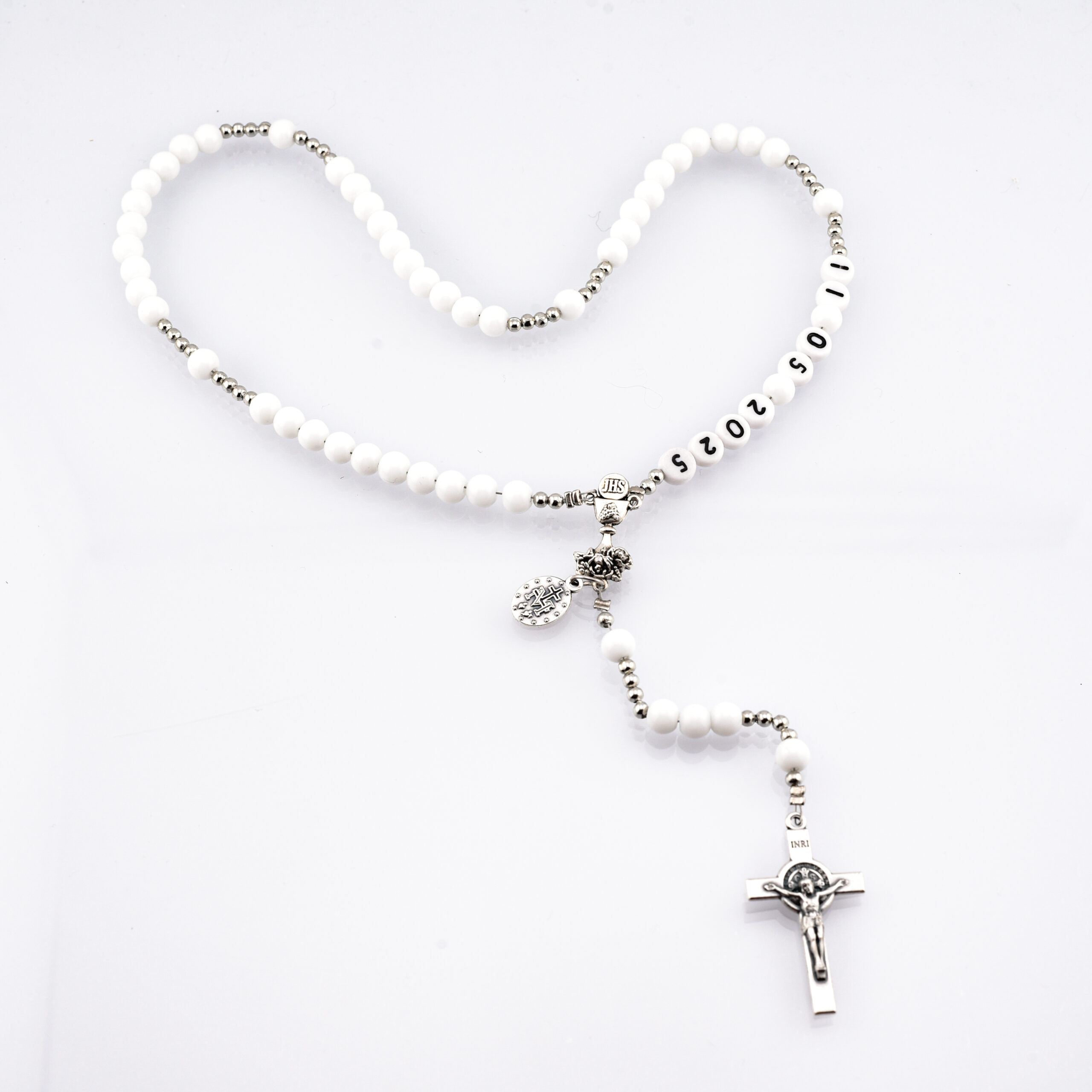 Różaniec z okazji Pierwszej Komunii Świętej wykonany z naturalnych kamieni